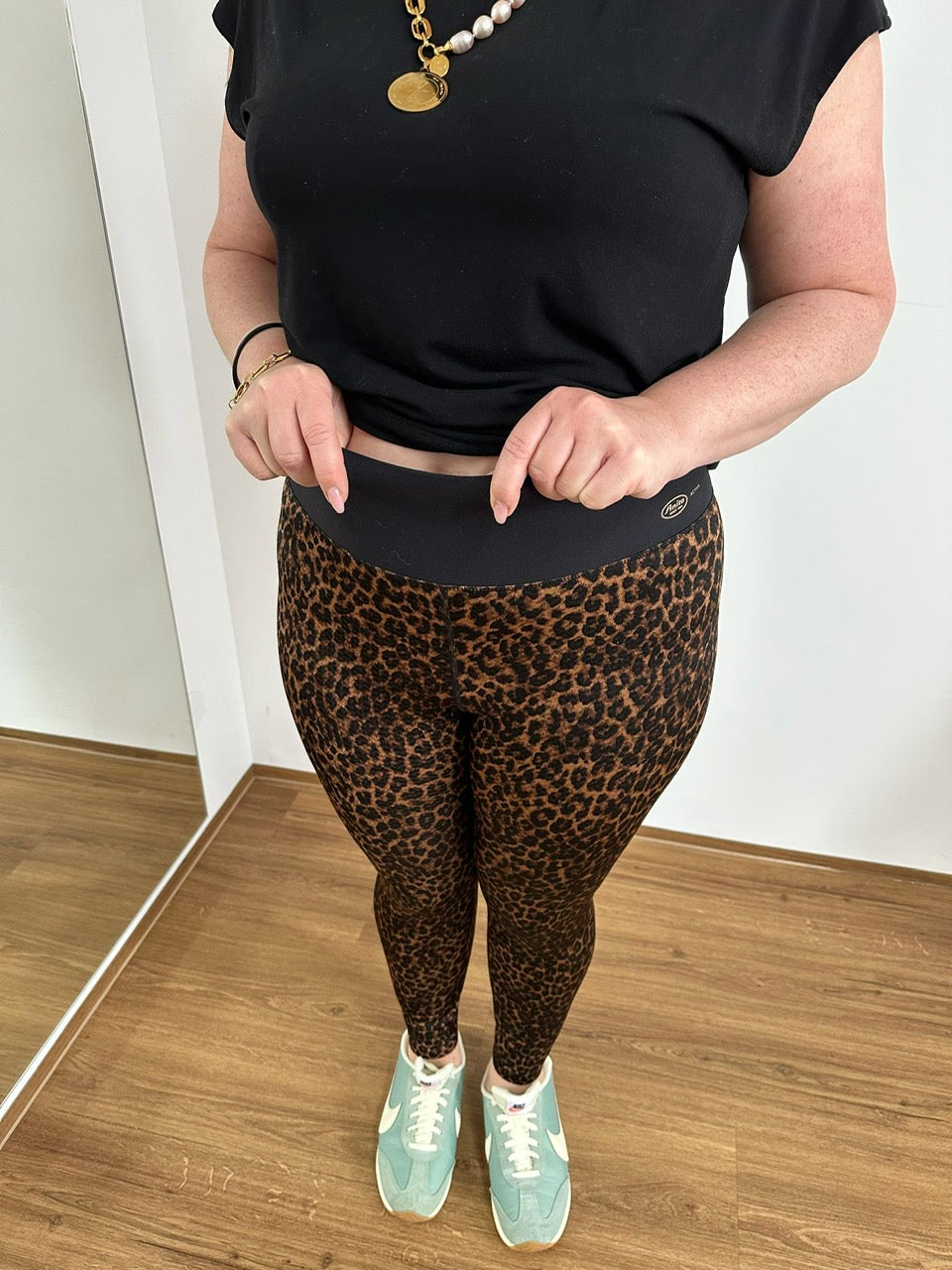 Lymph O Fit Wunderhose mit Yogabund im neuen Leo Look