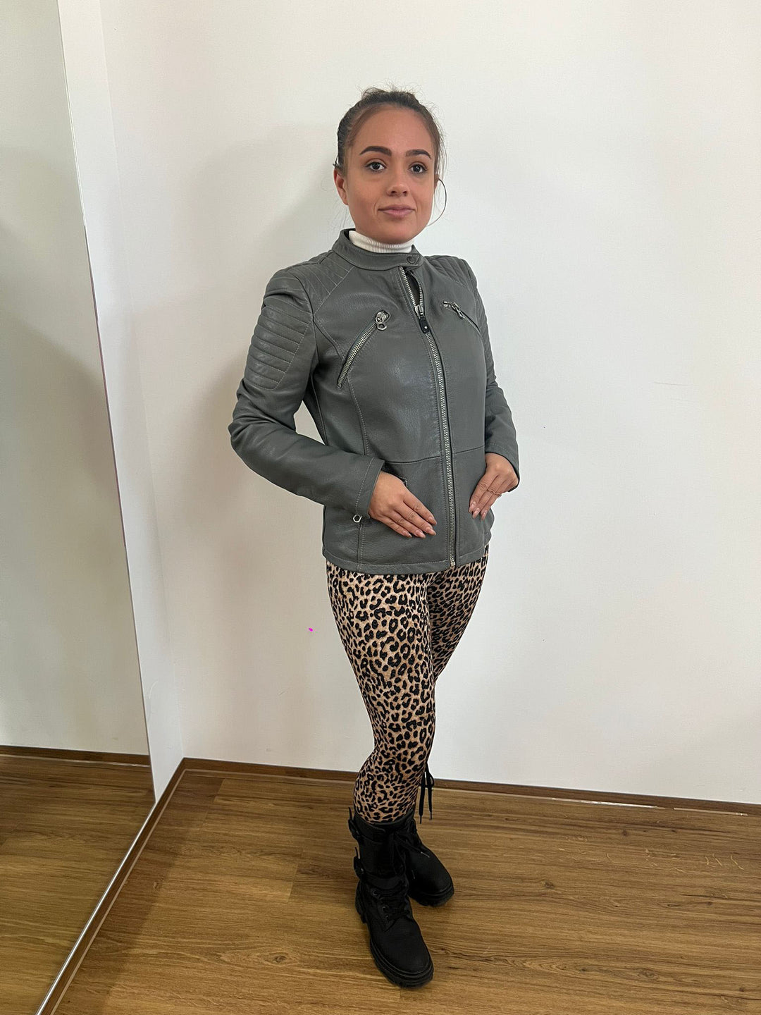 Einzelstück Graue Lederjacke
