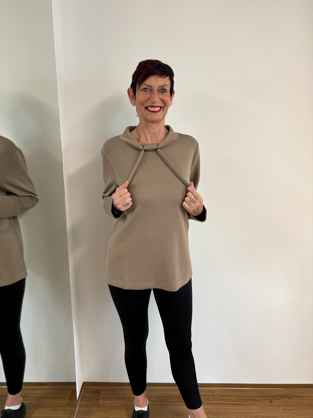 Braunes Sweatshirt mit Stehkragen