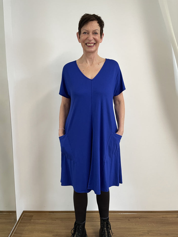 2. Wahl Blaues Kleid mit Taschen