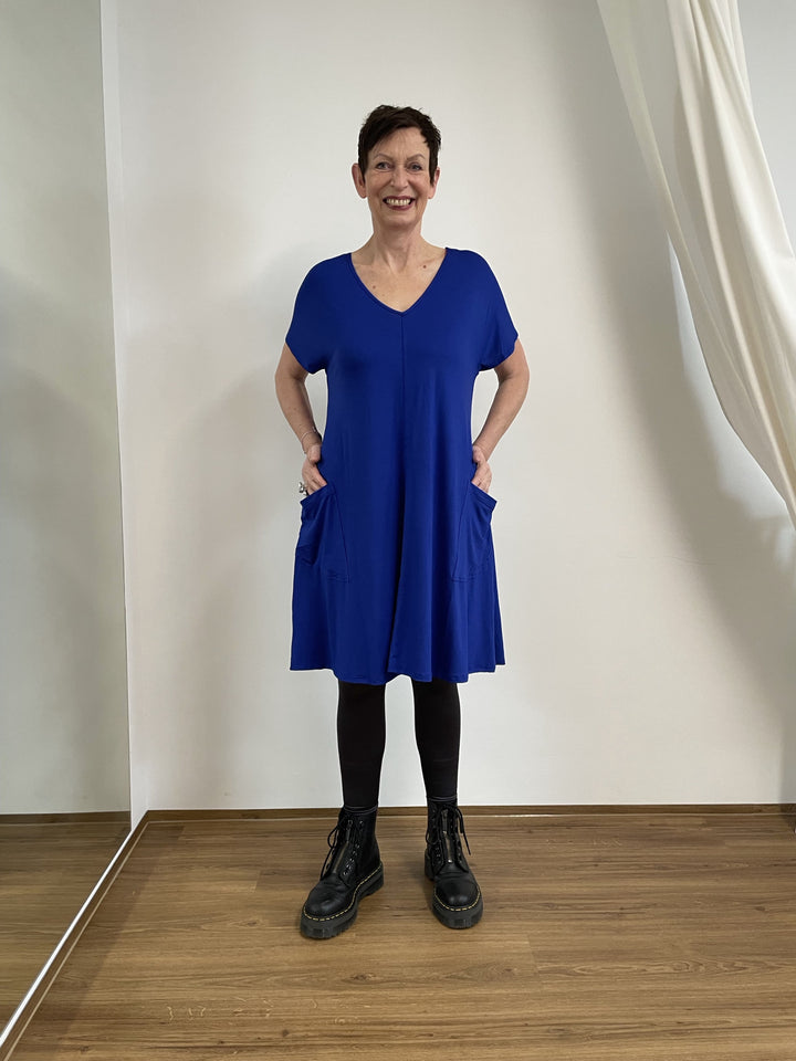 2. Wahl Blaues Kleid mit Taschen