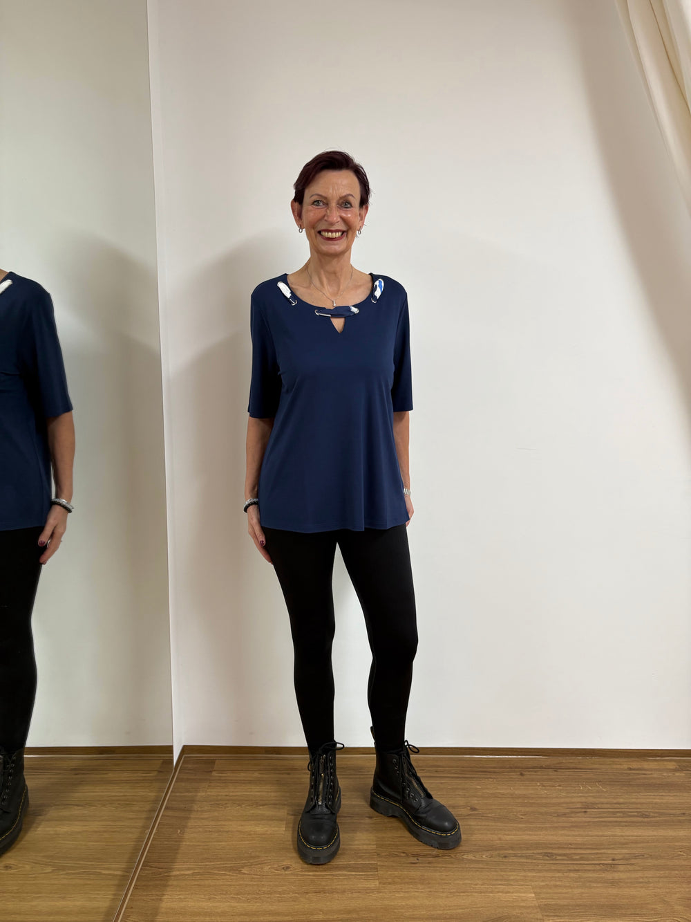 Blaues Oberteil mit Tuch Kragen - Vera Meyer