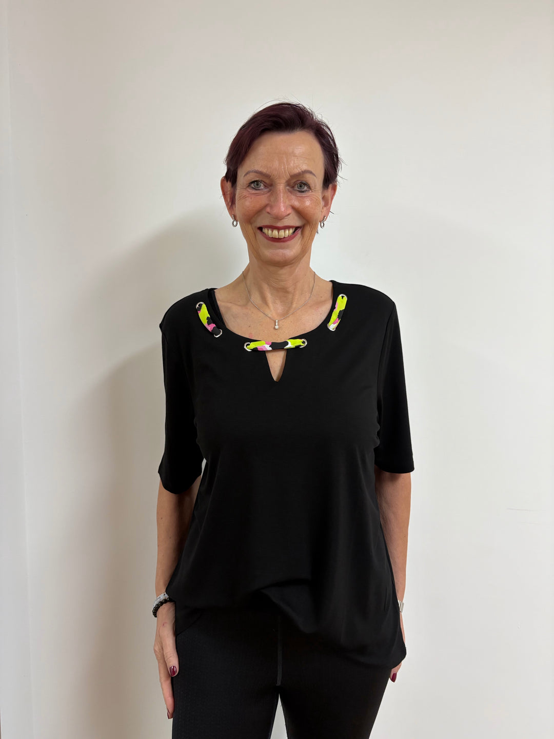 Schwarzes Oberteil mit Tuch Kragen - Vera Meyer